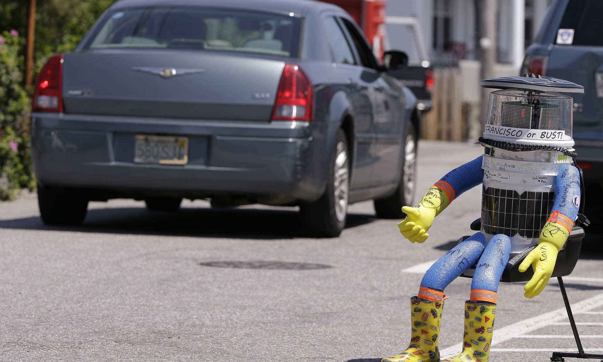 Hitchhiking robot dead as cross-country trip cut short by vandals
