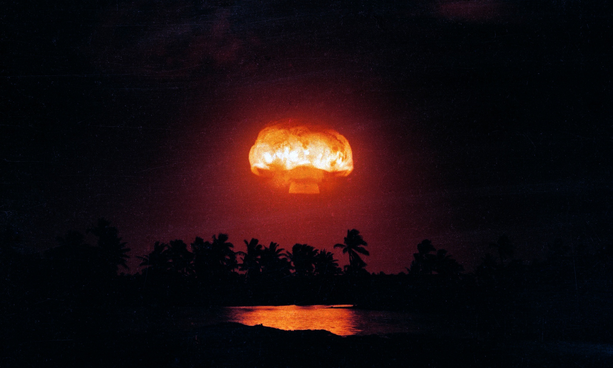 Вспышка ядерного взрыва. Ядерный взрыв. Воздушный ядерный взрыв. Высотный взрыв ядерного оружия. Высотный воздушно ядерный взрыв.