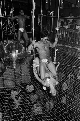 GG's Barnum Room, 1979. 'These mostly transgender and cross-dressing acrobats took their jobs very seriously,' says Bernstein.
