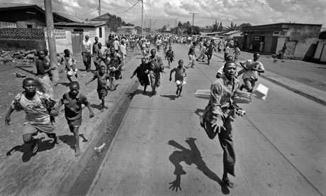 Hutu refugees fleeing Congo