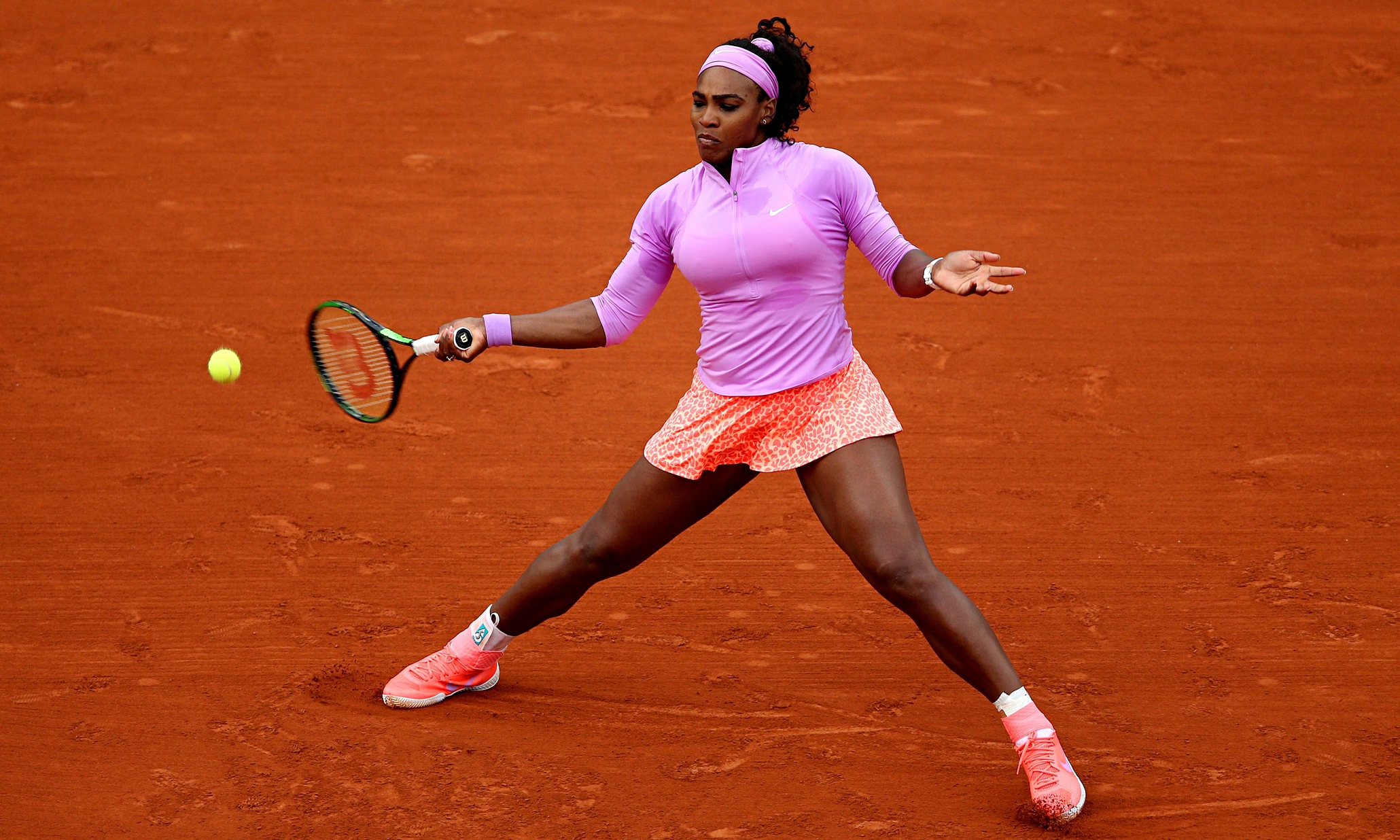 serena-williams-beats-andrea-hlavackova-in-french-open-first-round