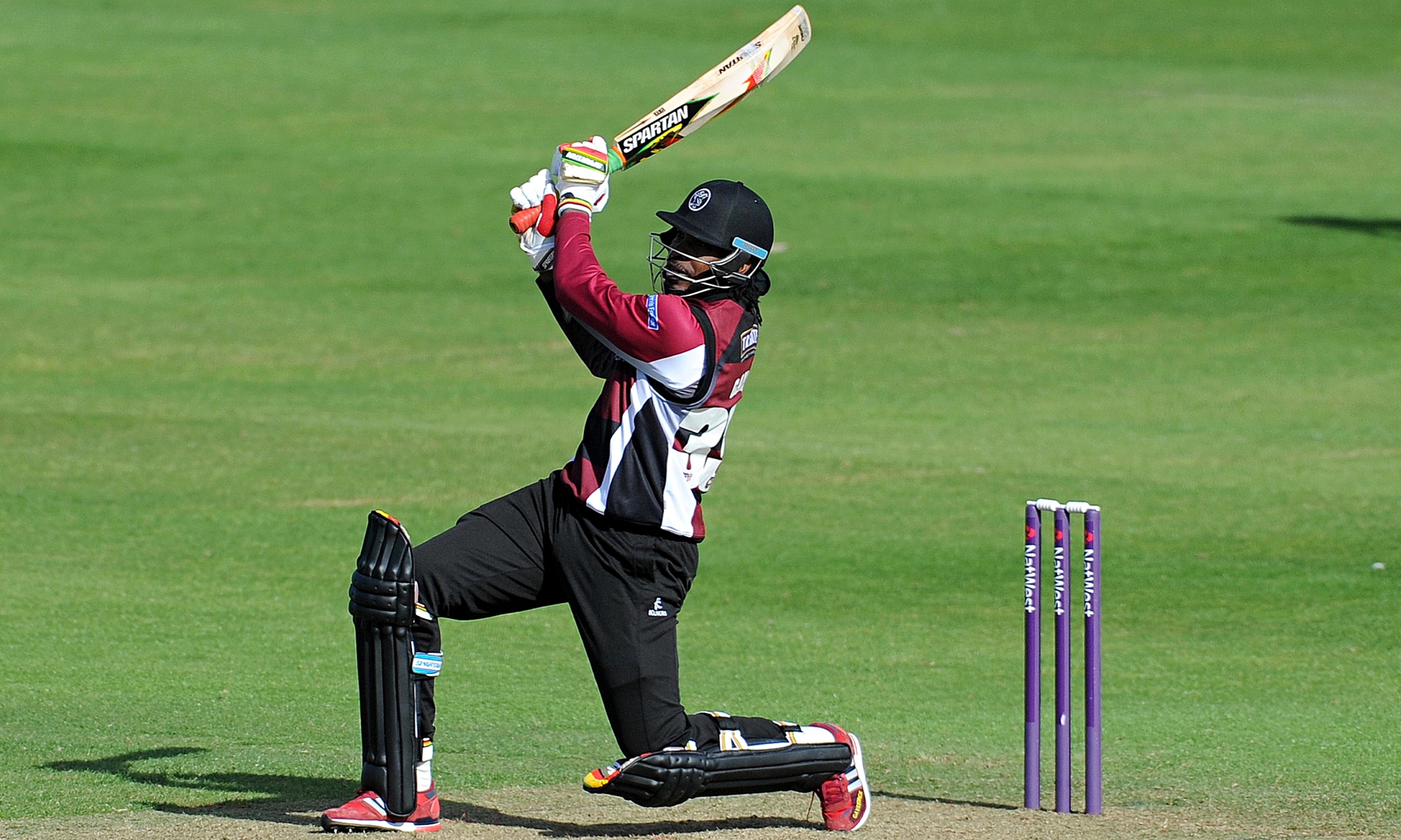Kent narrowly defeat Somerset despite Chris Gayle’s stunning century