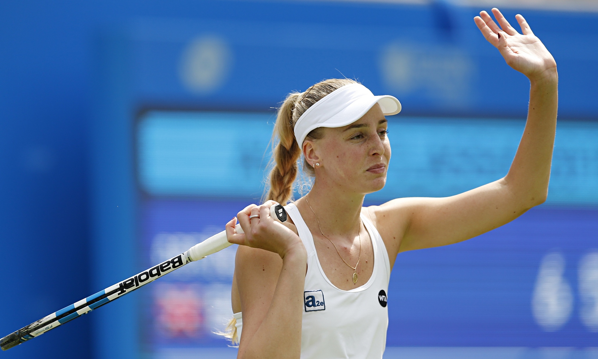 Naomi Broady and Johanna Konta progress on grass at Aegon Classic