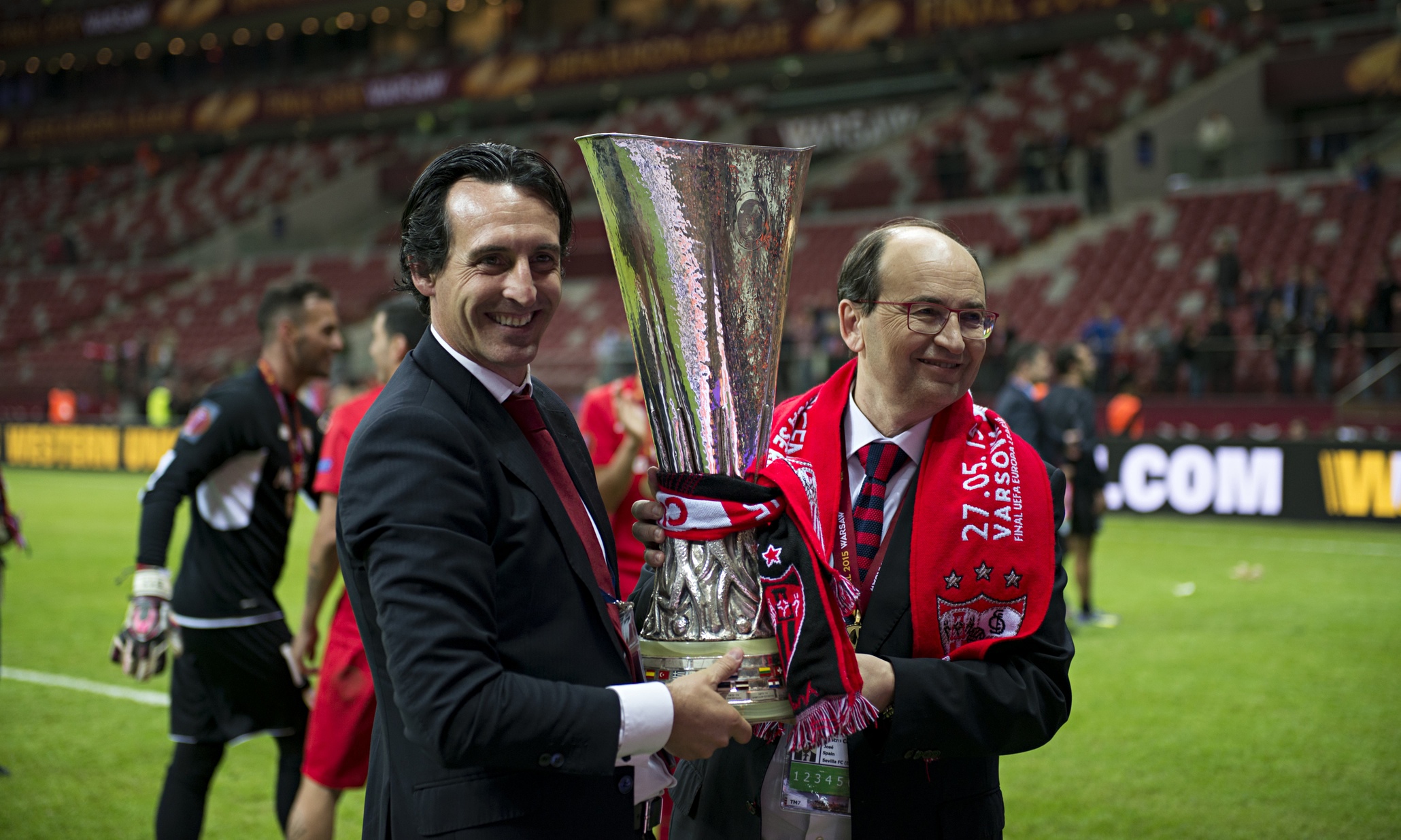 West Ham miss out on Unai Emery as manager stays at Sevilla