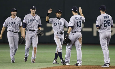 Video: Yankees' Dustin Ackley makes game-saving catch at the wall - Sports  Illustrated