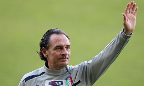  Cesare Prandelli Melontarkan Dukungan Kepada Antonio Conte 