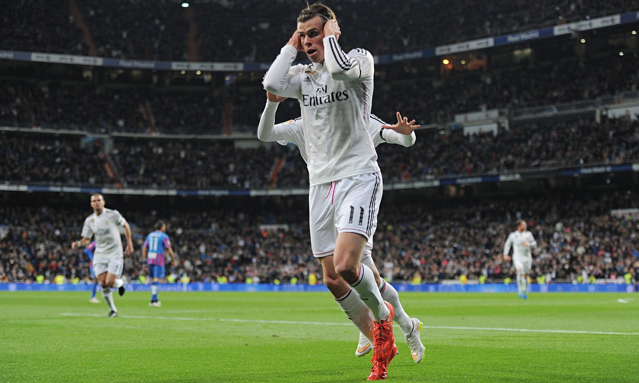 Gareth Bale strikes twice to earn Real Madrid victory over Levante