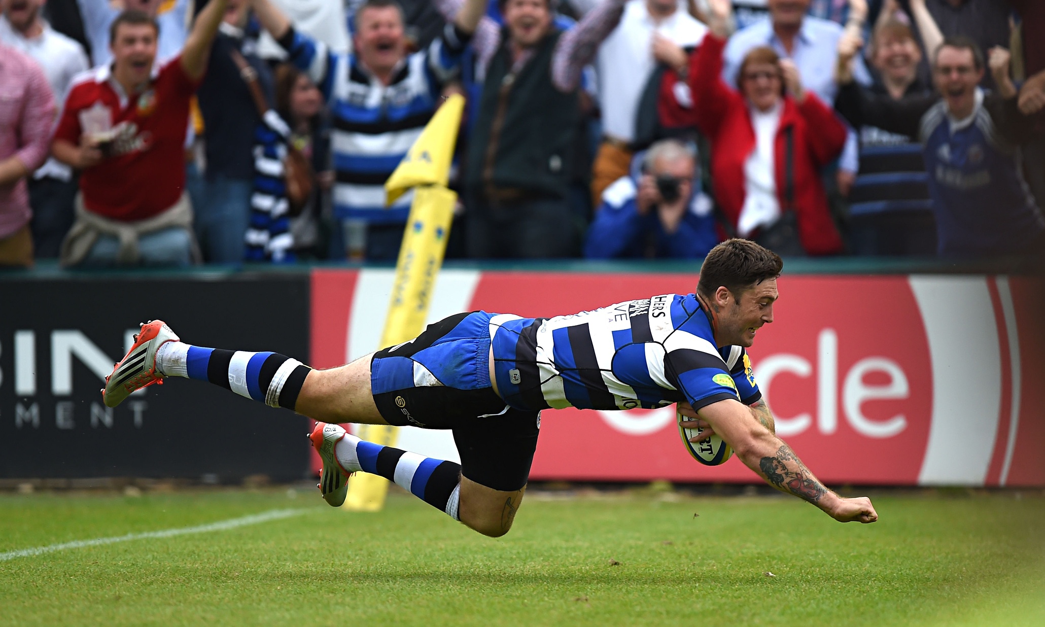 Bath’s Matt Banahan scores hat-trick as Leicester are crushed