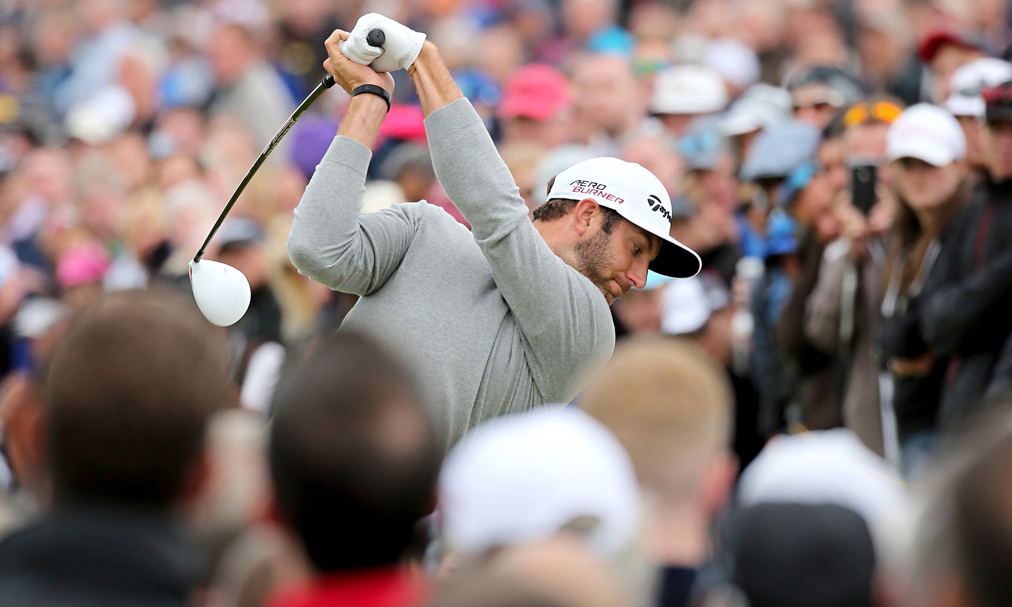 Dustin Johnson leads Open after superb 65 as he chases major redemption