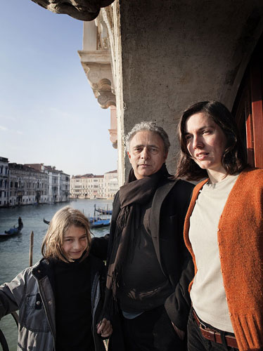 Gallery Hanif Kureshi in Venice: Hanif Kureshi and family in Venice