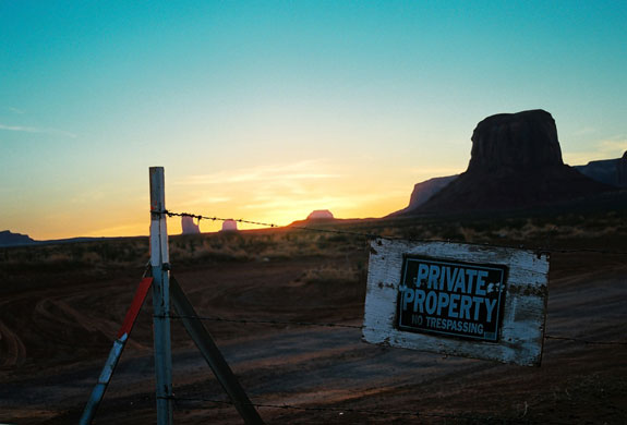 Been there photo comp Nov: Sunrise in Monument Valley