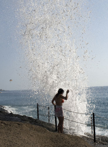 Been there photo comp Nov: Tourist getting splashed by wave