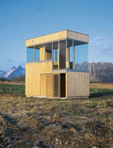 Outdoor art in Norway: A yellow rest house for cyclists in the Lofoten, Norway