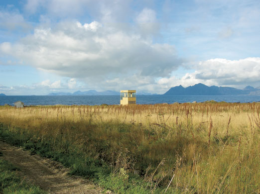 Outdoor art in Norway: A yellow rest house for cyclists in the Lofoten, Norway