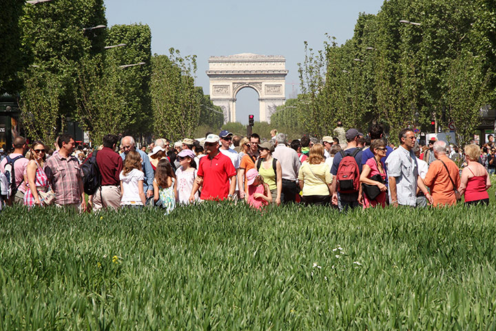 Been there comp Nov 2010: Crowds: Champs-Elysees in Paris