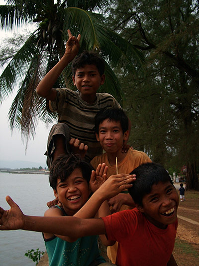 Been there comp Dec 2010: Local kids on the riverside in Kampot, Cambodia