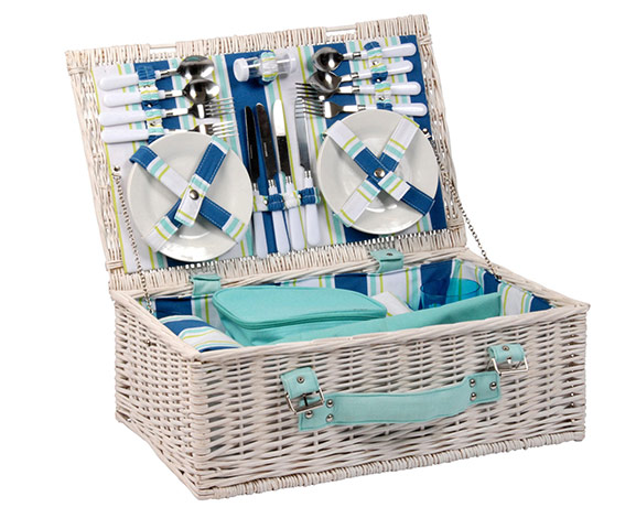 Picnic kit: Picnic hamper