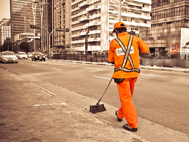 saopaulo: Street sweeper