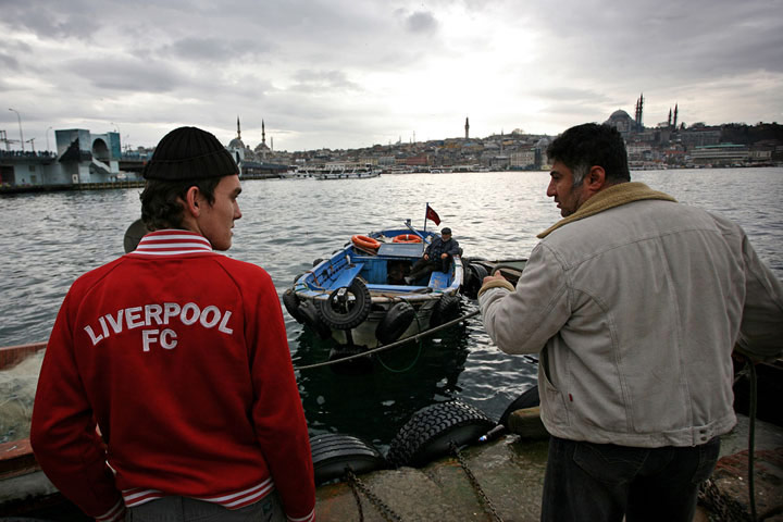 Istanbul - in pictures: Fishermen on Galata docks