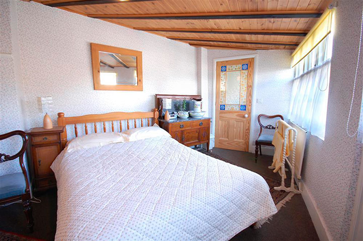 valentine cottages: piece of cheese bedroom