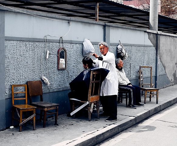 Shanghai megacity: Sidewalk barber shop