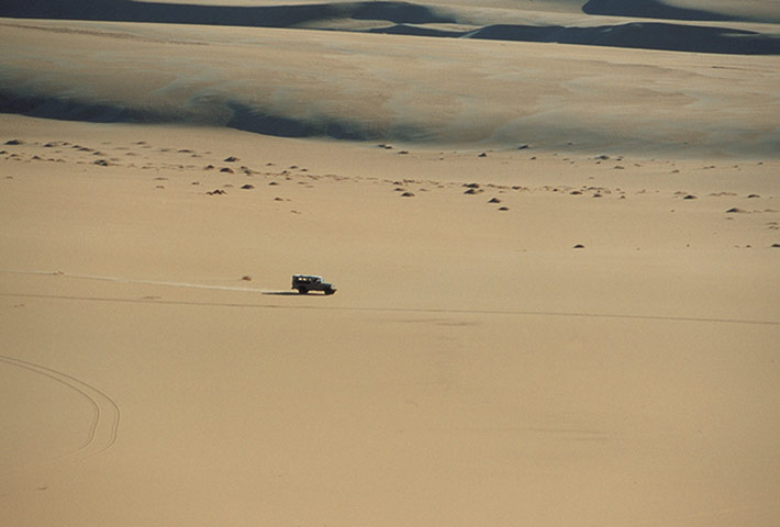 ypma : Driving out into the desert from Siwa