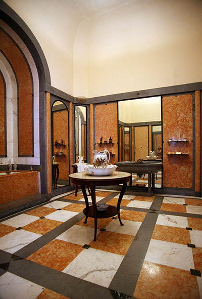 Havana art deco: Art deco bathroom, Museo de Artes Decorativas, Vedado, Havana