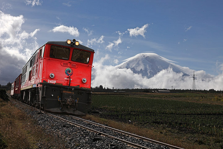 Ecuador train: The Camino al Boliche, near Cotopaxi volcano