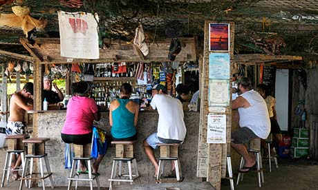 People-sitting-on-stools--010.jpg