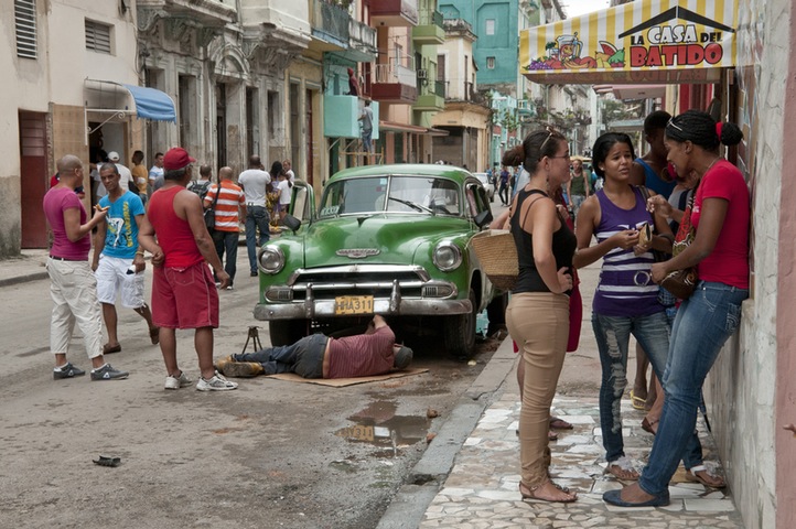 ReadersPhotoComp: Street Life in Centro Havana